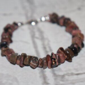 NWOT Rhodonite beaded natural stone bracelet 7.5"